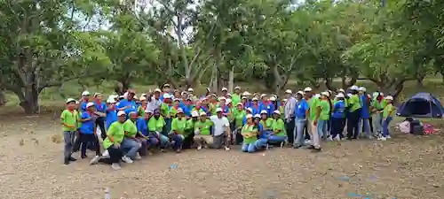 Gran grupo en actividad exterior
